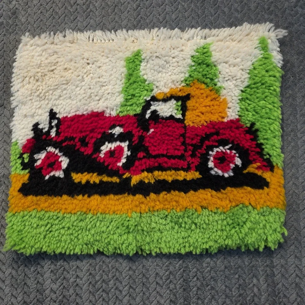 Vintage Handmade Latch Hook Antique Car Wall‎ Hanging Rug Retro Decor 17.5x14.5